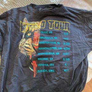 Graphic band sweatshirt!